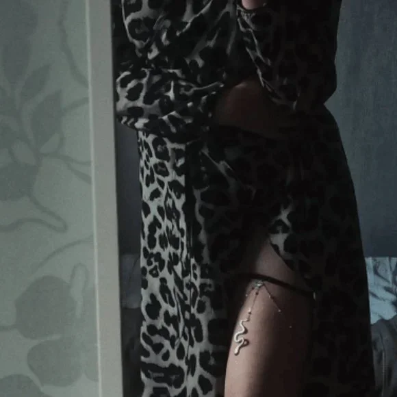 Gorgeous New Snake Thigh Chain - Picture 3 of 8